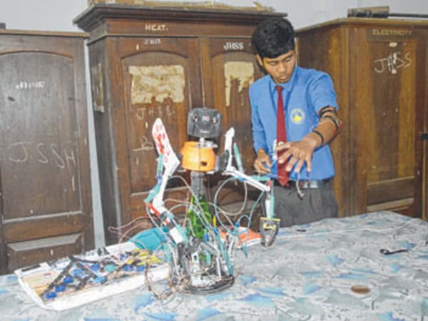 student makes robot