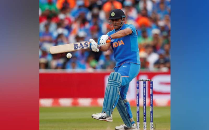 Sakshi Singh scotches rumours of Dhoni's retirement