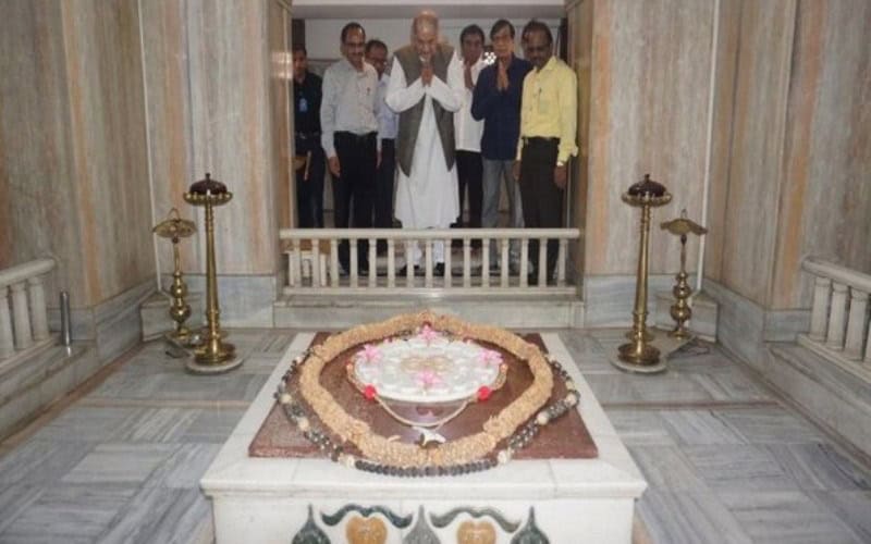 Industrialist Rahul Bajaj visits Dr Hedgewar Smruti Mandir in Nagpur