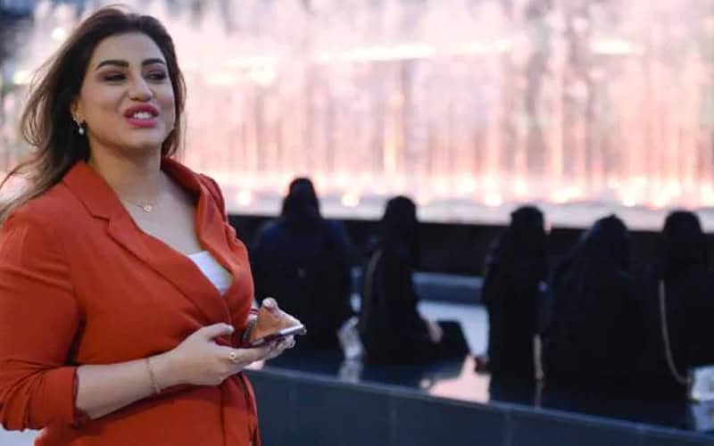 Saudi woman turns heads as she walks through mall without abaya