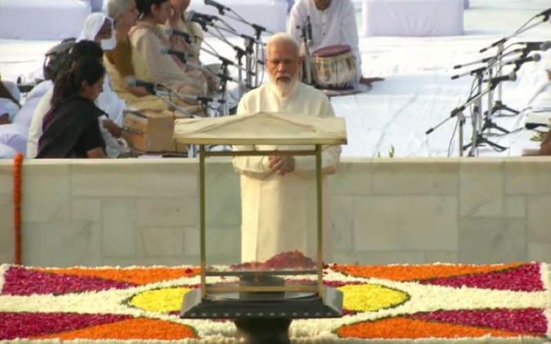 PM Modi pays tribute to Mahatma Gandhi at Raj Ghat