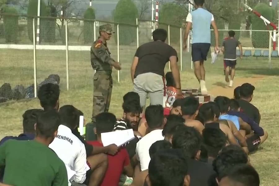 Srinagar: Over 2000 turn up after Army holds recruitment rally