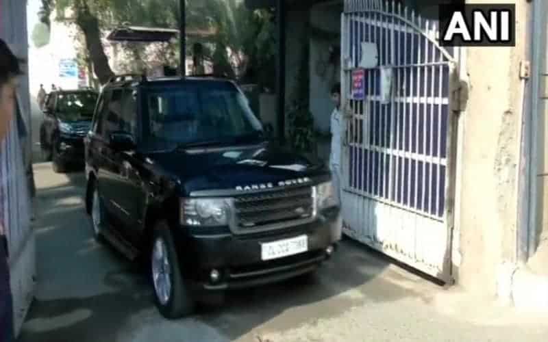 Sonia Gandhi meets DK Shivakumar in Tihar Jail