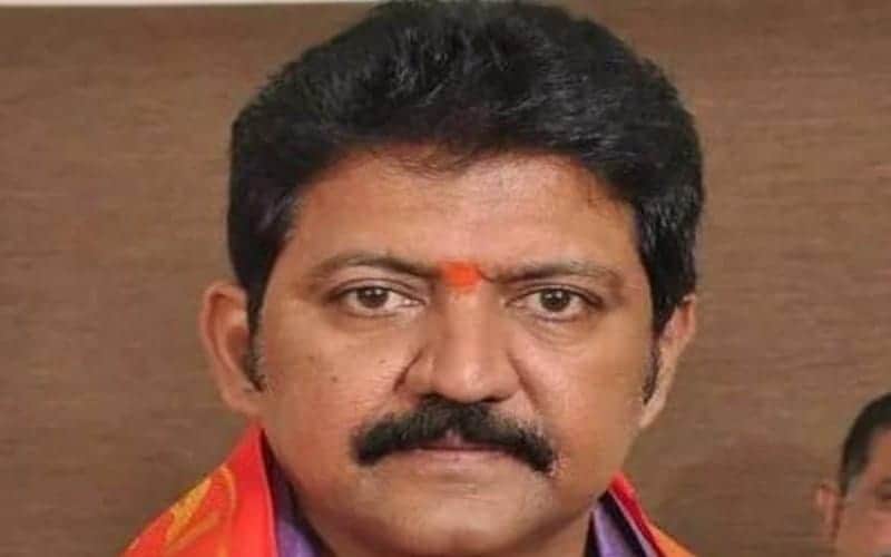 Andhra: TDP MLA Vamsi resigns from party and post