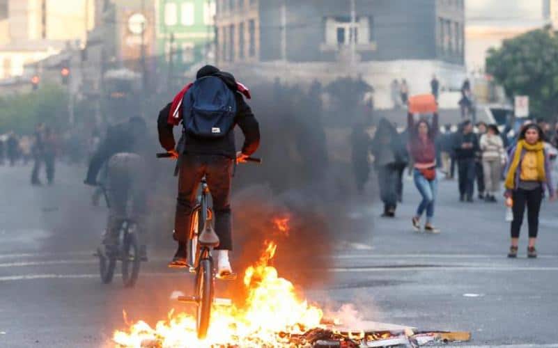41 subway stations damaged during protests in Chile