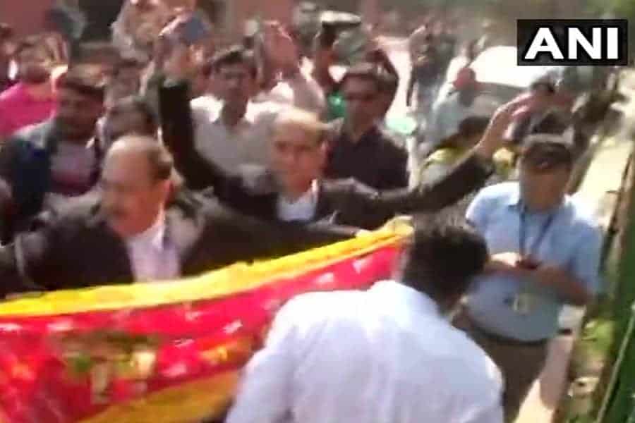 Ayodhya verdict: Lawyers raised 'Jai Sri Ram' slogans in court