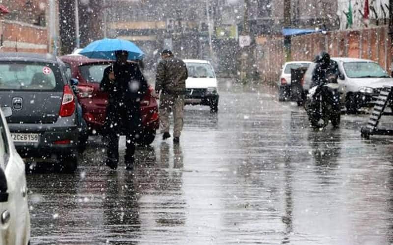 Snowfall in Kashmir to help bring pollution down
