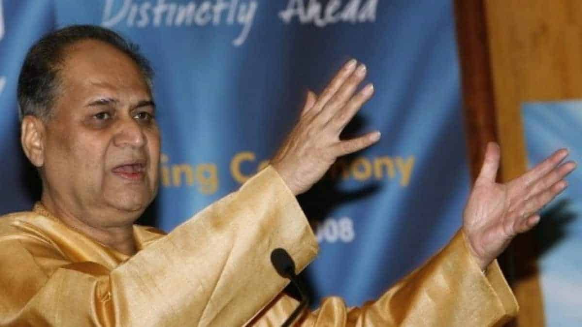 Twitterati hails industrialist Bajaj for questioning Shah