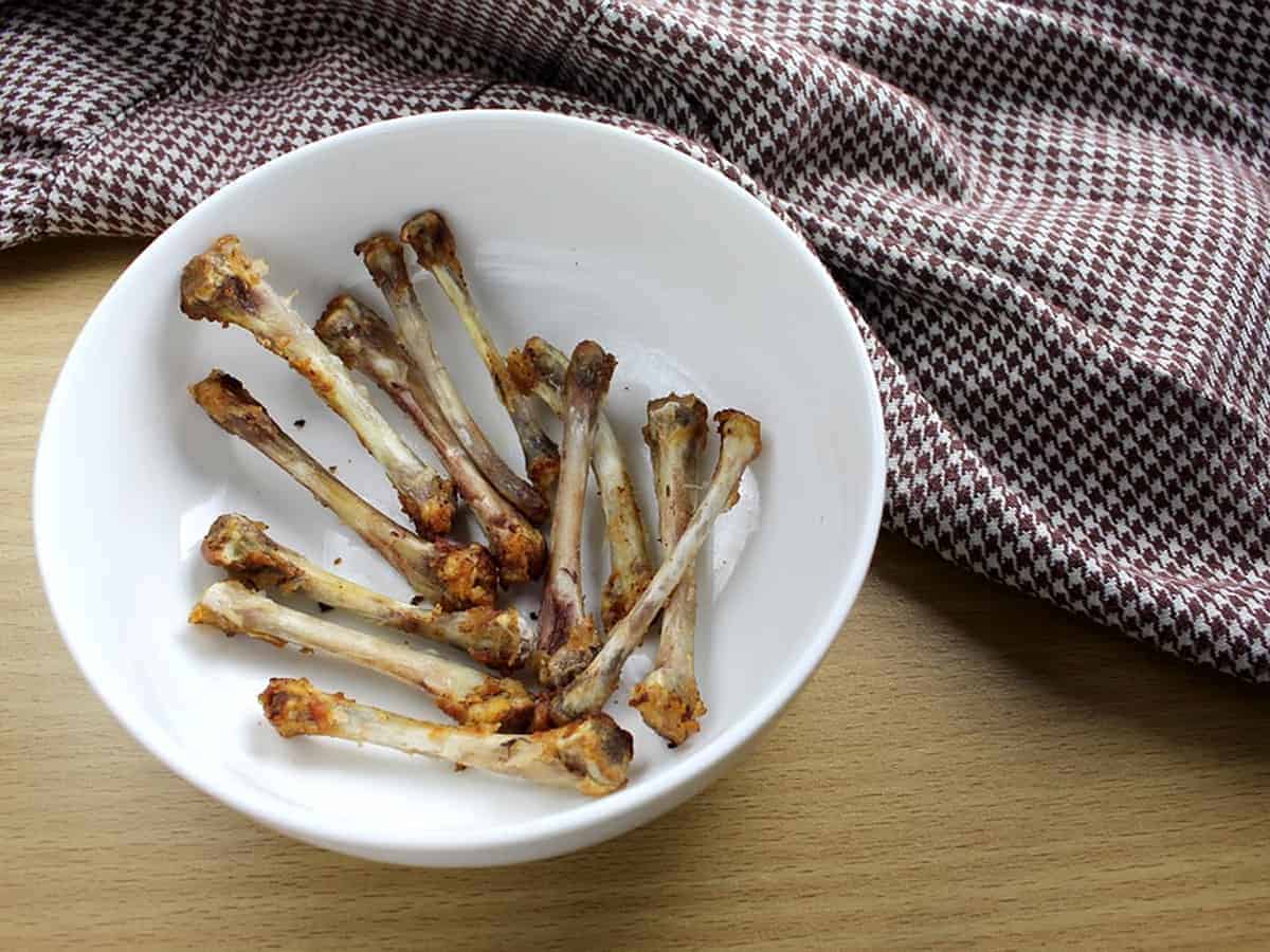 chicken bone stuck into food pipe