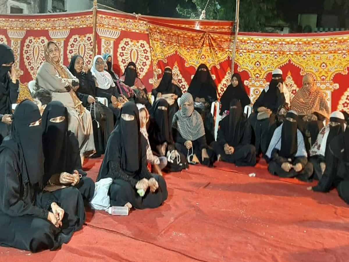 Conversation between MLA & NRI on women arrest in old city
