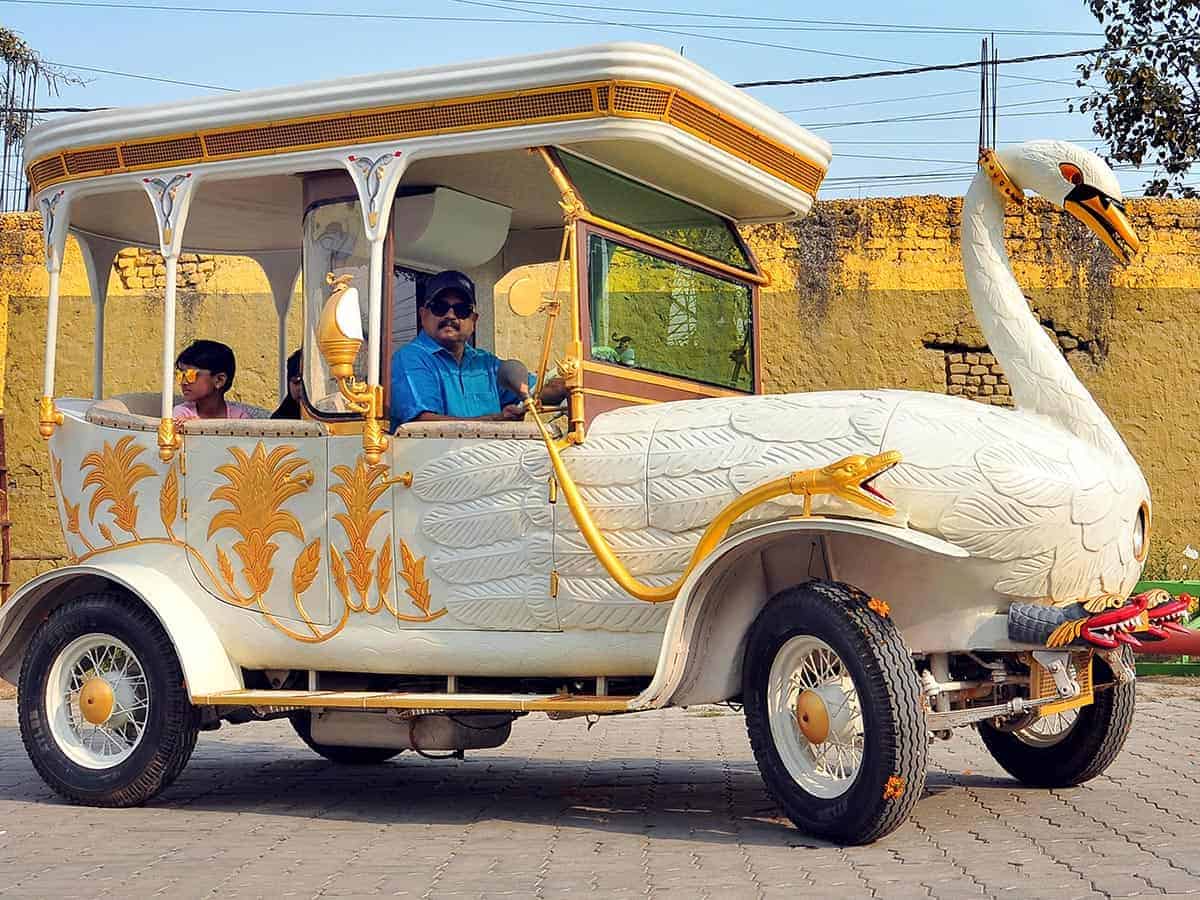Hyderabadi Automobile Designer Sudhakar makes Swan car