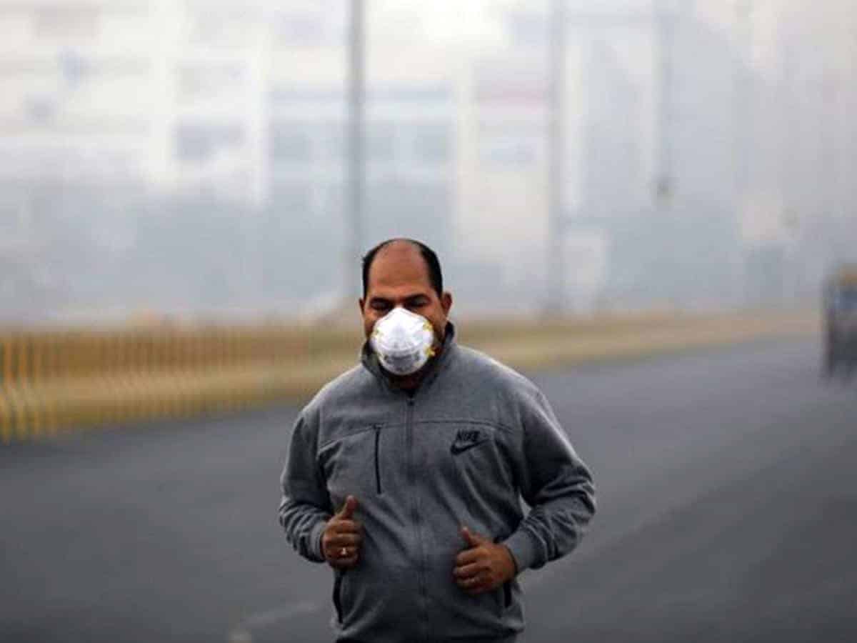 Delhi’s air quality remains “very poor”