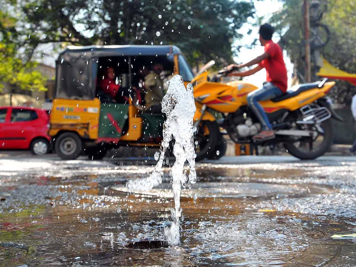 Water overflow broken pipeline hinders pedestrians vehicles