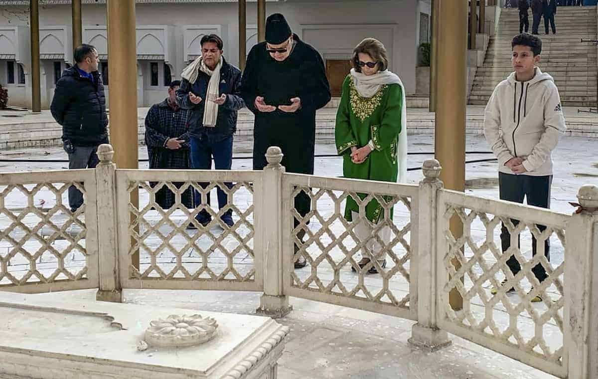 After release, Farooq Abdullah visits father’s grave
