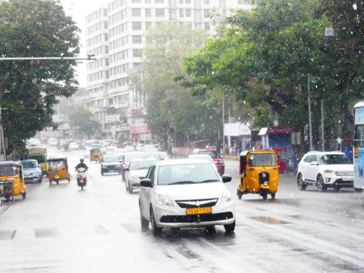 Rain-lashes-hyderabad