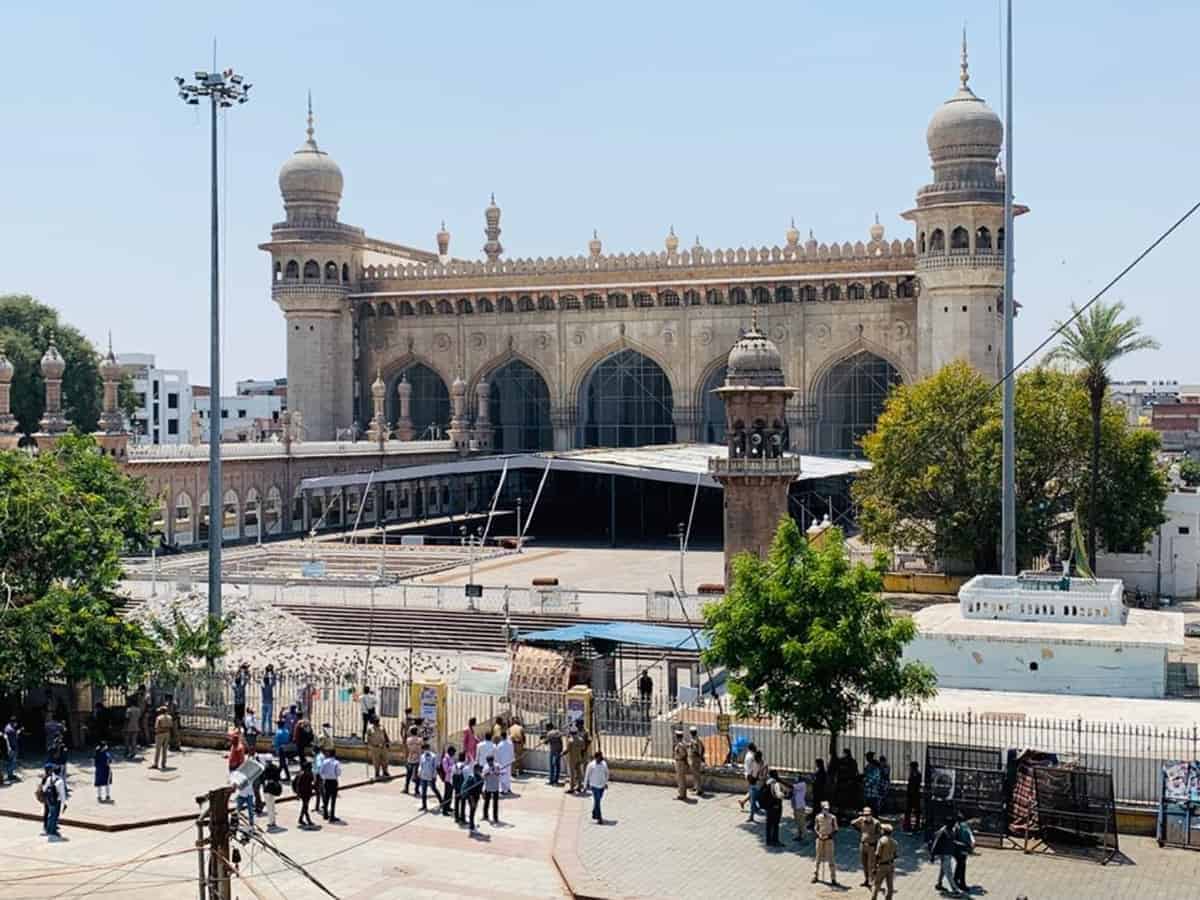 COVID-19: Muslims offer Friday prayers at homes