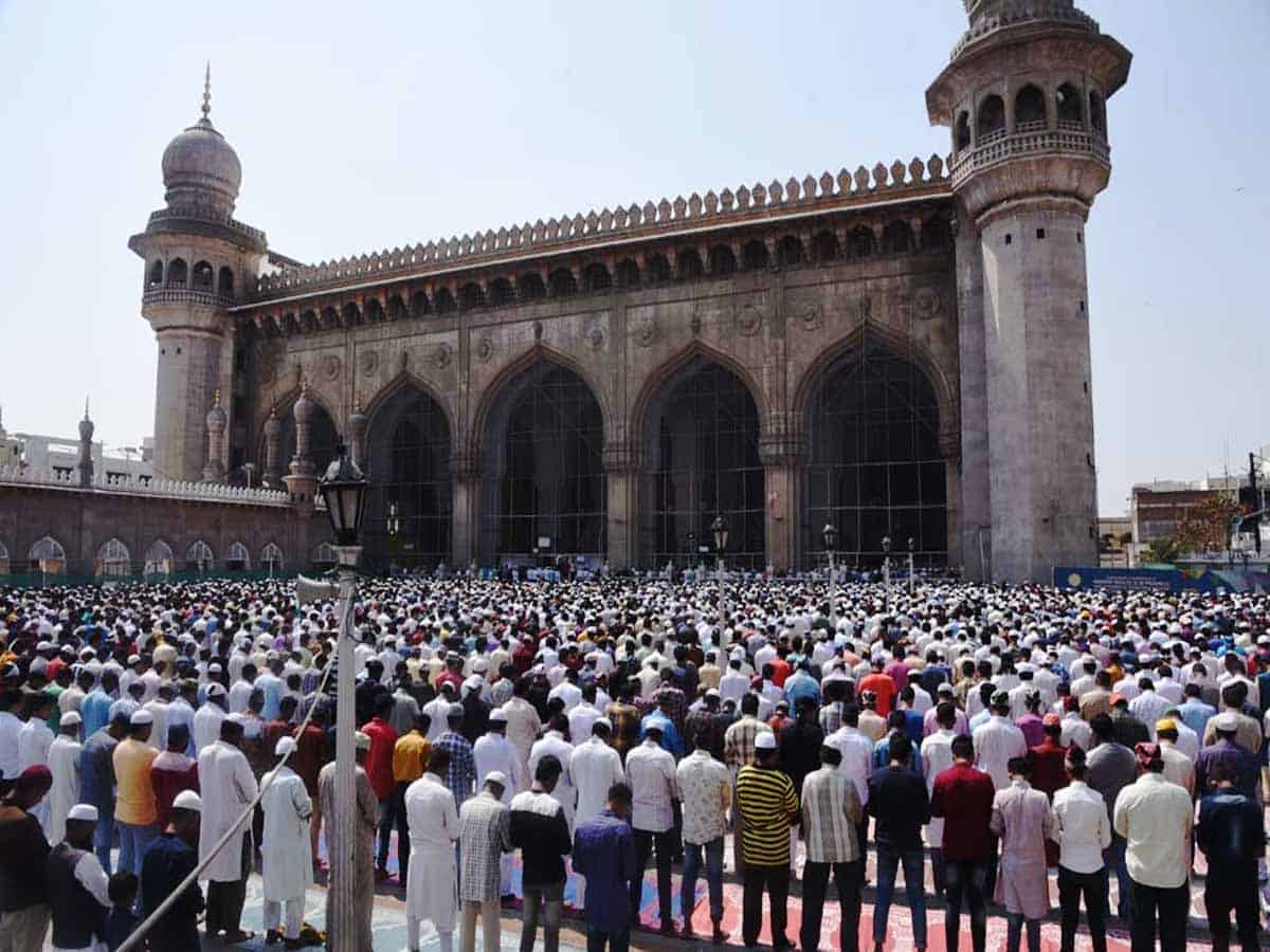 Imams shorten Friday sermons; advise faithful to say namaz at home