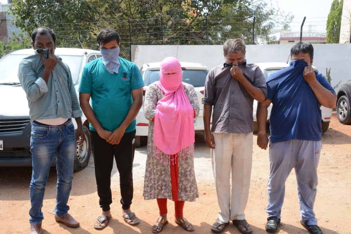 7 arrested for duping students promising government jobs