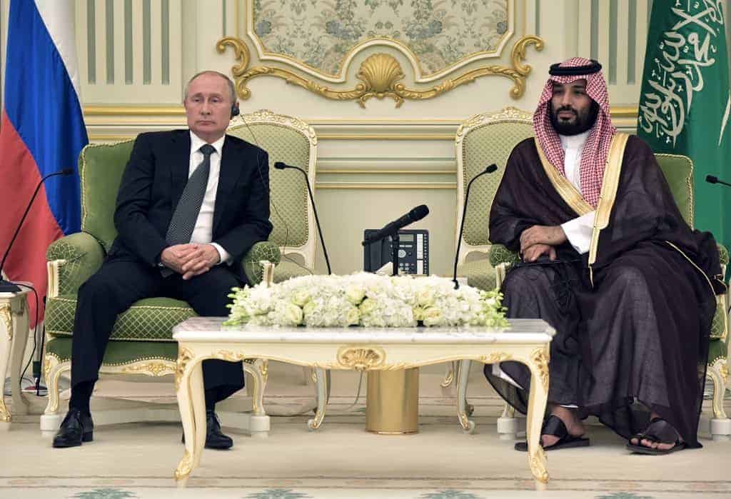 Russian President Vladimir Putin (L) meets with Saudi Arabia's Crown Prince Mohammed bin Salman in Riyadh, Saudi Arabia, on October 14, 2019. Alexey NIKOLSKY / SPUTNIK / AFP