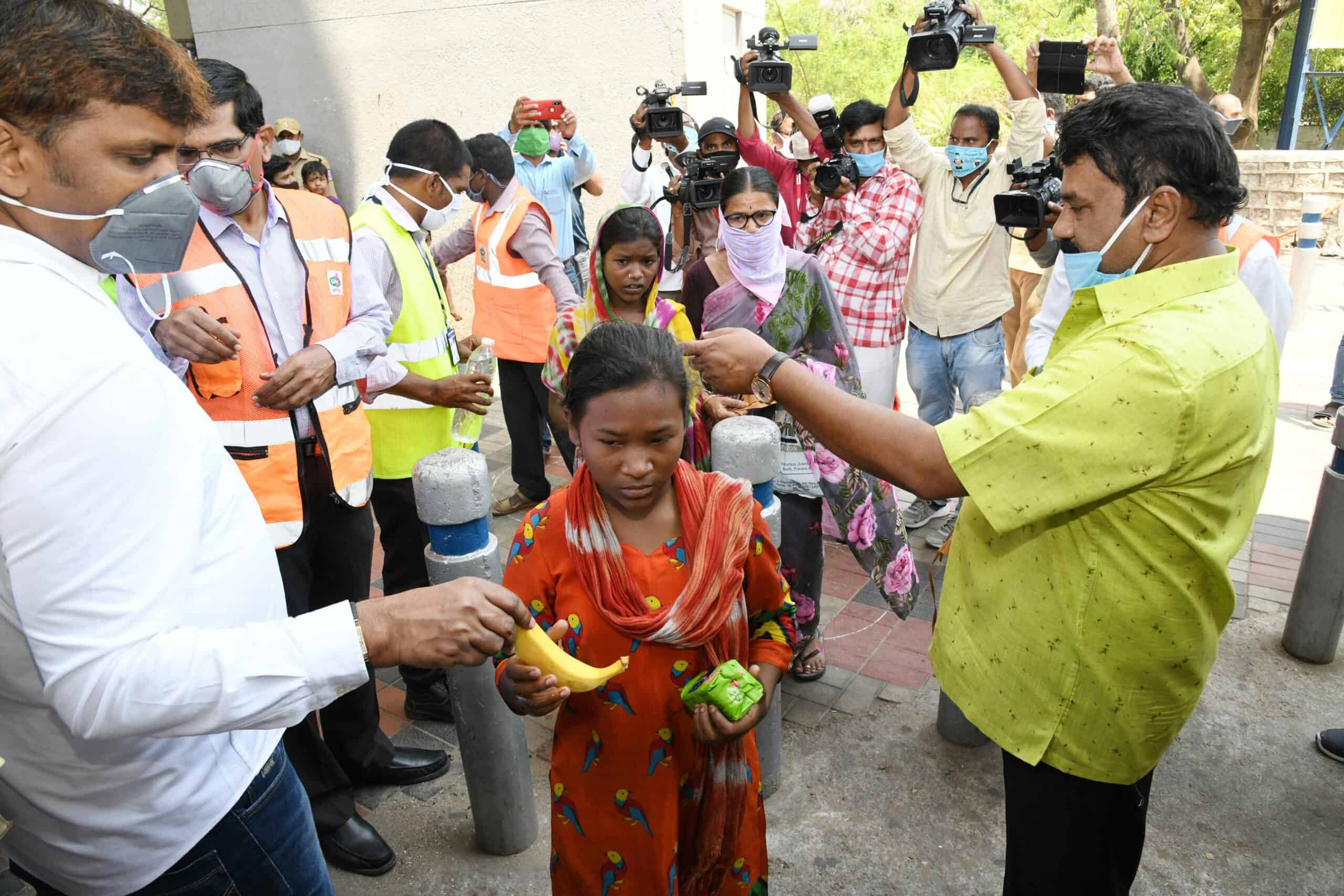 Officials follow no social distancing