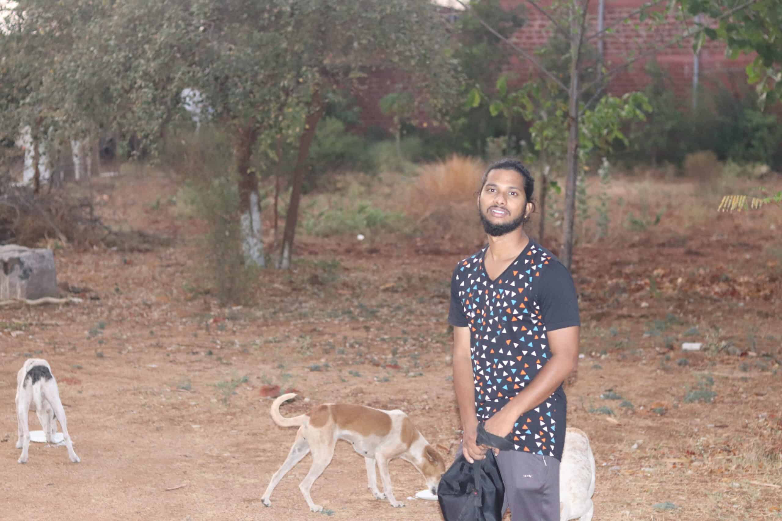 Amidst lockdown, UoH students feed stray dogs 18