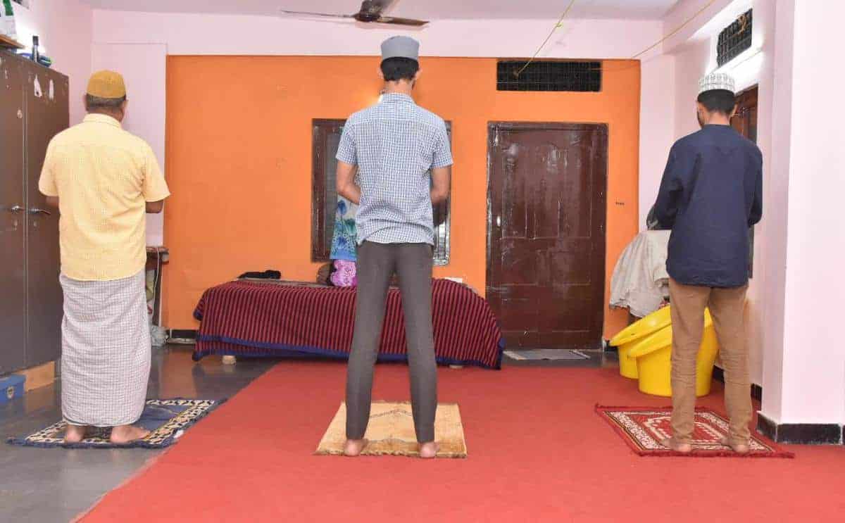 Shab-e-Barat 2020: Muslims pray in homes for relief from Corona