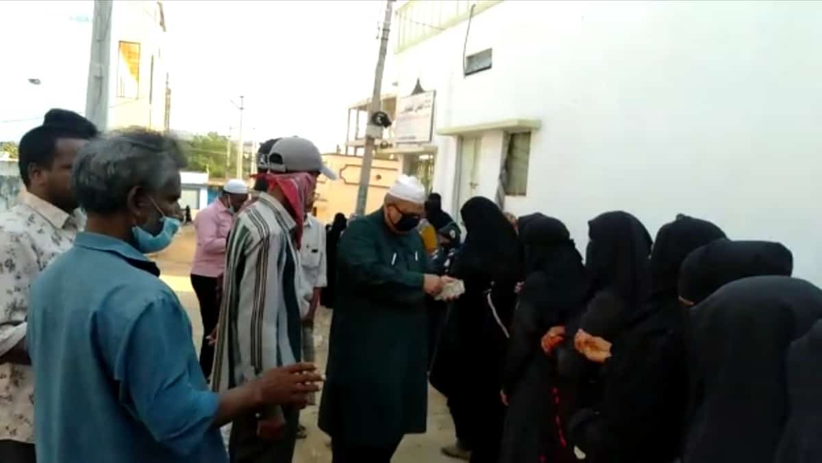 FD Khan & Co donates Rs. 500 each to lockdown-hit poor