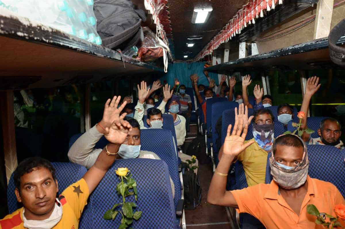 Photos: Migrants on their way to reach native places