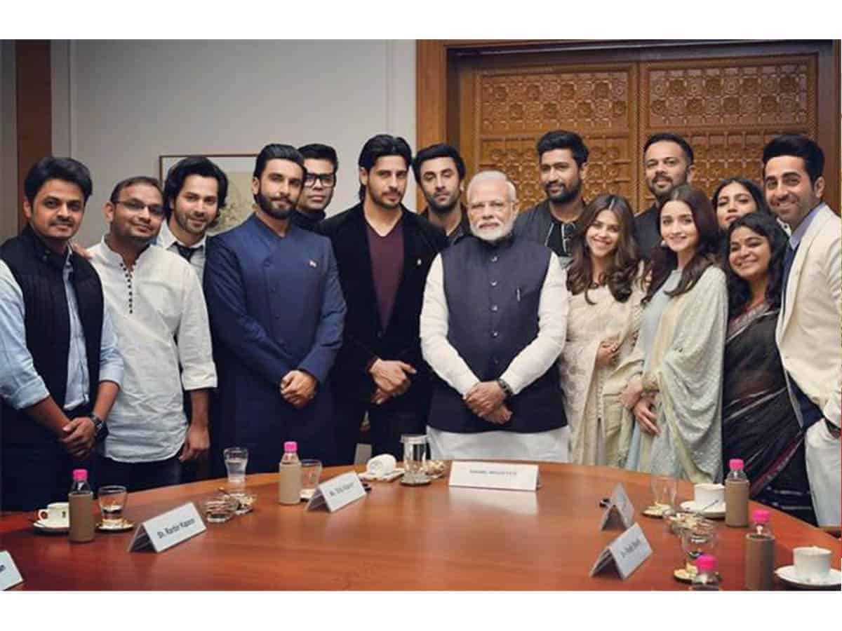 B-town celebs change their social media DPs to Maha Police logo