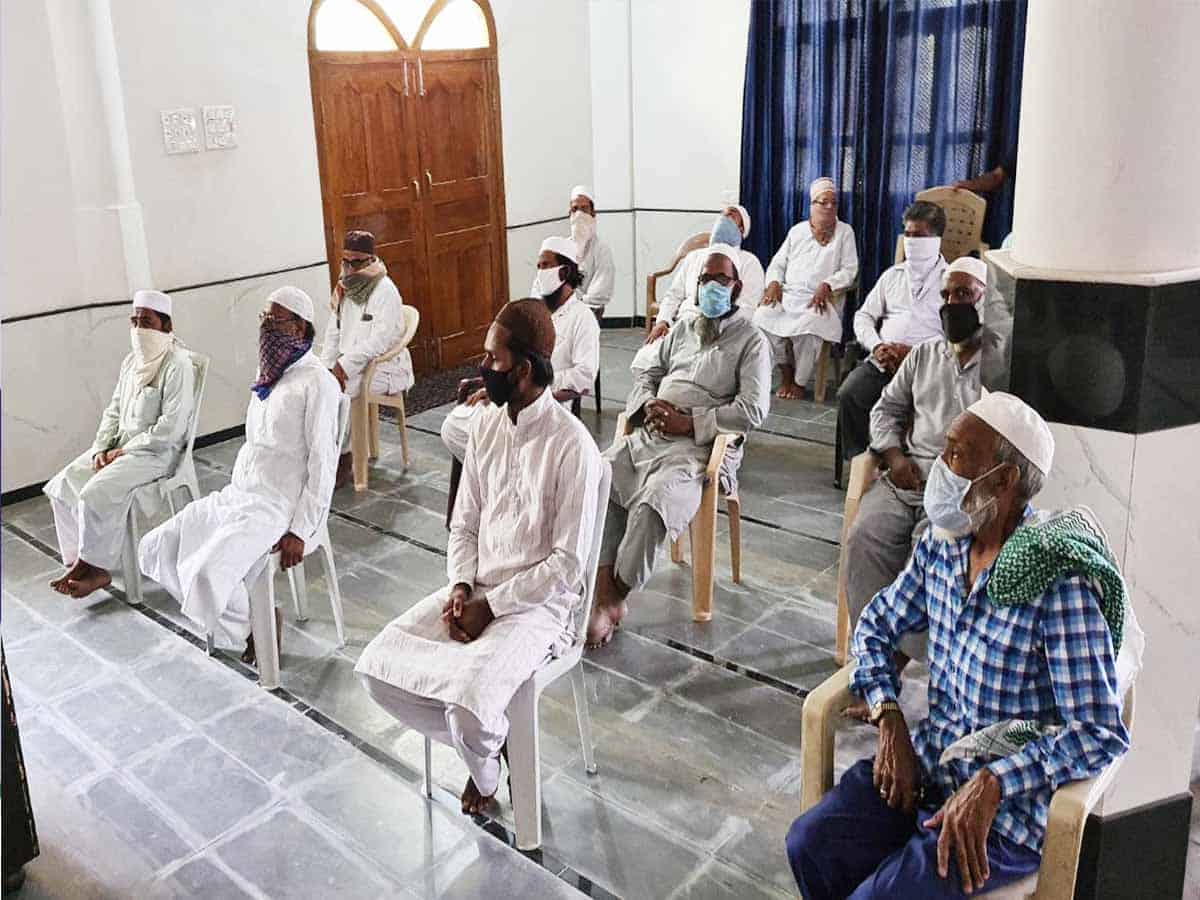 HHF pays salaries to 200 Imams and Muezzins of Hyderabad