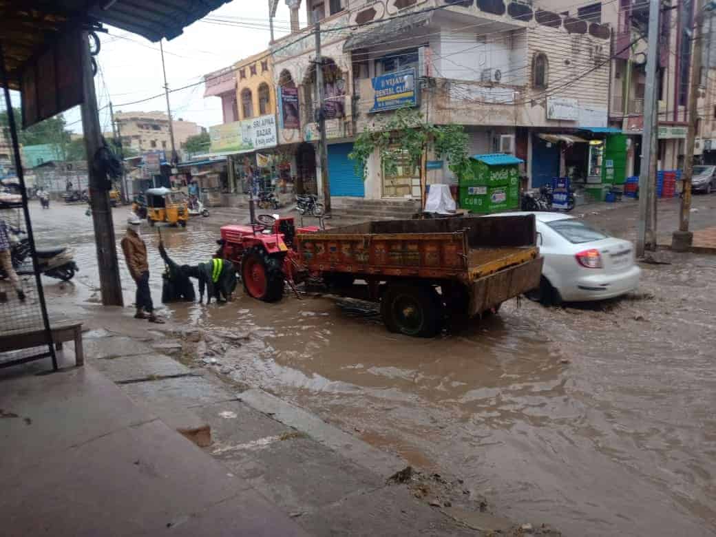 Heavy rain lashes Hyderabad
