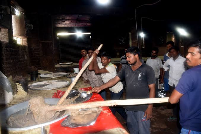 Lockdown spells trouble for Haleem enterprise during Ramadan