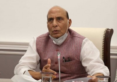 Defence Minister honours Kargil martyrs