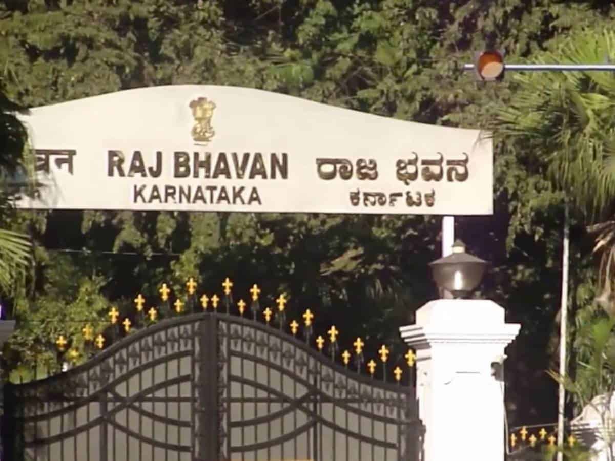 K'taka Cong men not allowed to protest at Raj Bhavan in B'luru