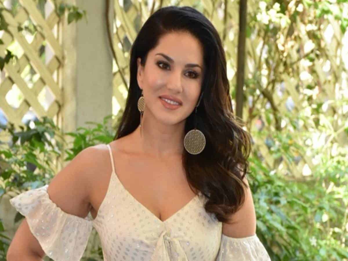 Sunny Leone is back to 'boring home gym'