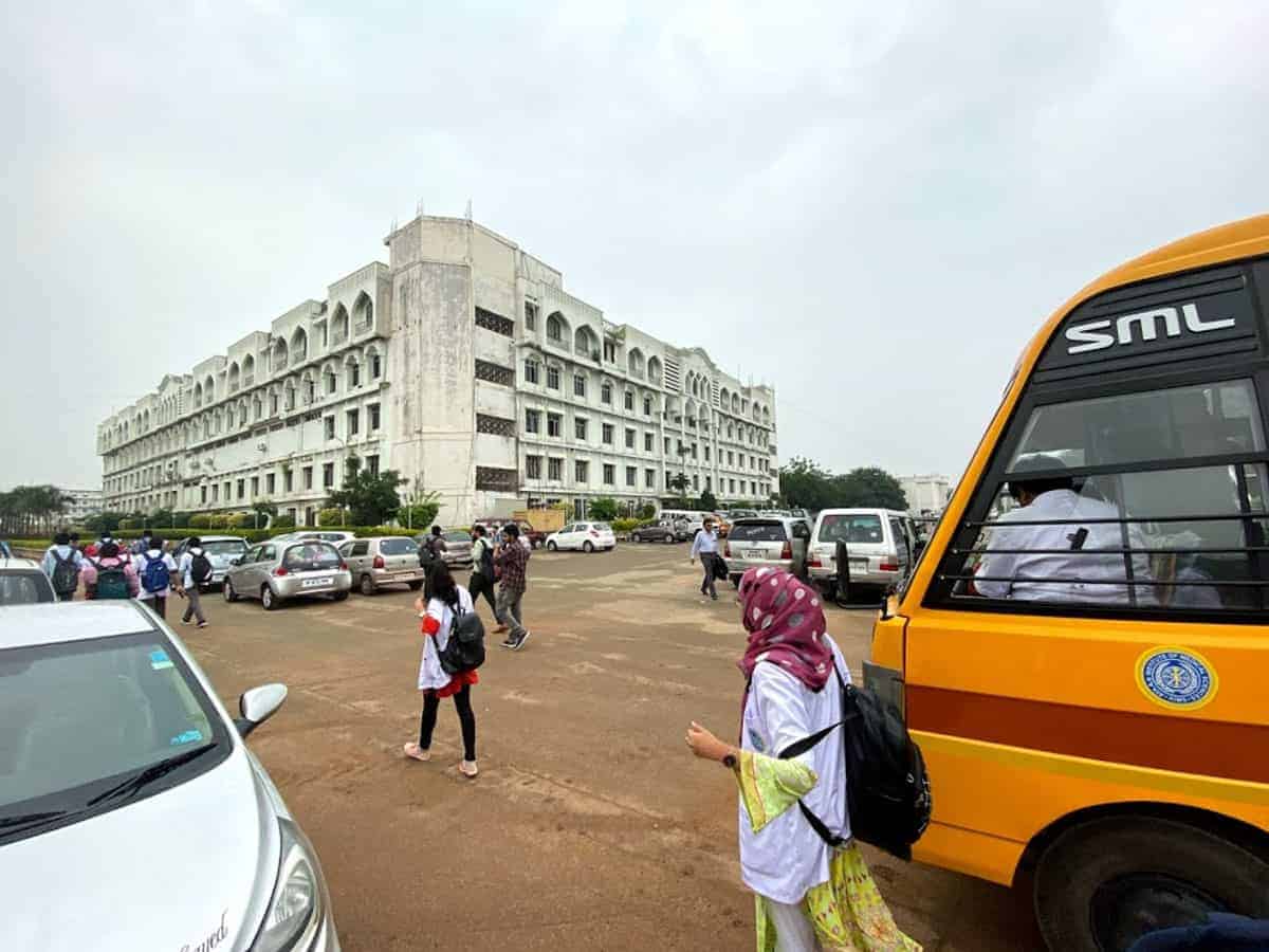 Telangana govt to use Pvt medical colleges to treat COVID-19 patients