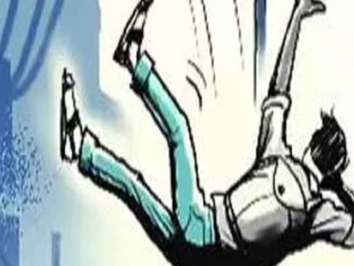 Scribe suffering from Covid jumps off 4th floor of AIIMS, condition critical