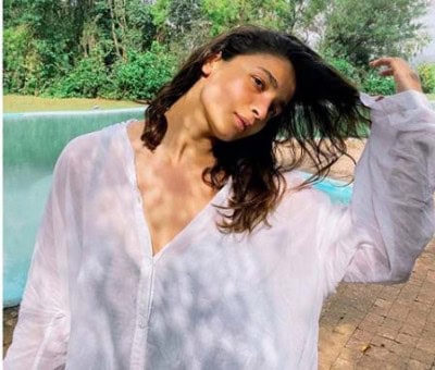 Alia Bhatt gets cryptic with sunkissed pic