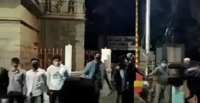 B'luru youth protect temple as riots rage in vicinity