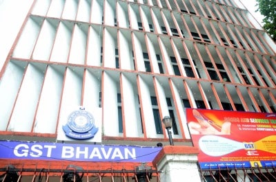 Centre proposes 2 options to resolve compensation cess issue