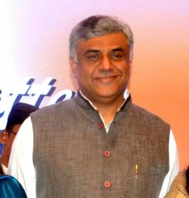 Cong makes financial wishlist but not without targeting PM