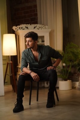 Darshan Raval releases reprise version of 'Ek tarfa'