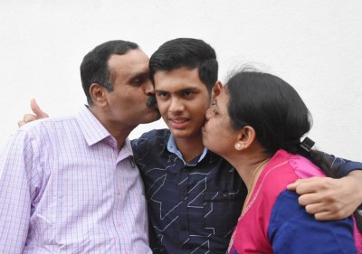 Girls outshine boys in K'taka SSLC exams, pass percentage 71.80