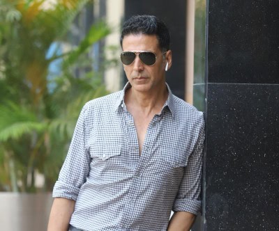 'Lights, camera, mask on, action: Akshay Kumar gives first clap for 'BellBottom'