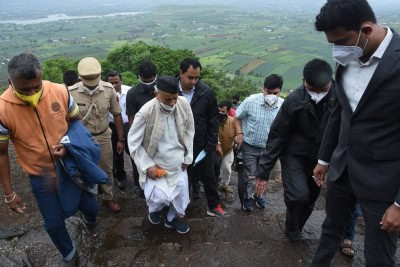 Maha Guv's Sunday outing - trek to historic Shivneri Fort