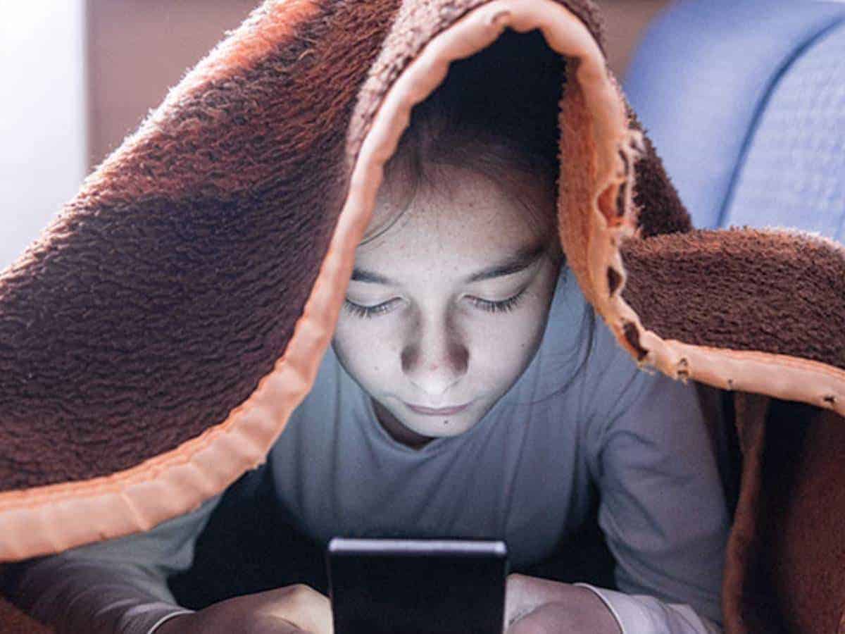 Excessive use of cell phones hampers mental health: Study