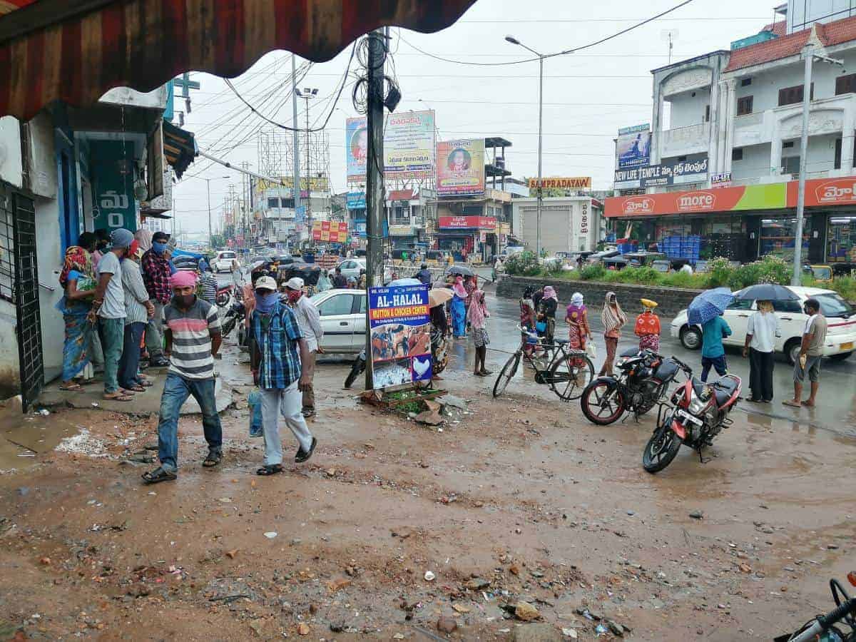 Daily wage labourers suffer as construction works are less amid corona
