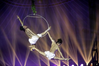 Now, Rambo Circus to pitch tent online, in your home! (Ld)