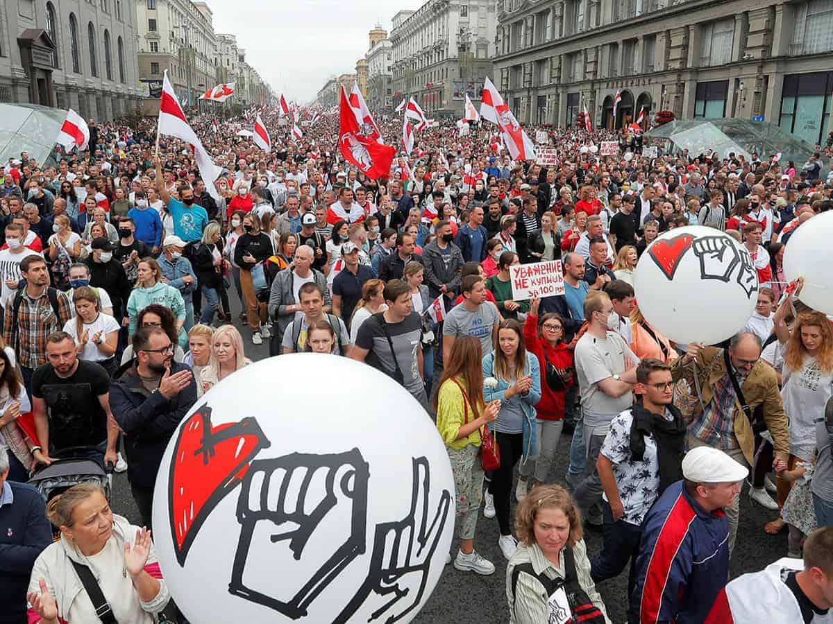 Thousands take to Belarus streets against Lukashenko