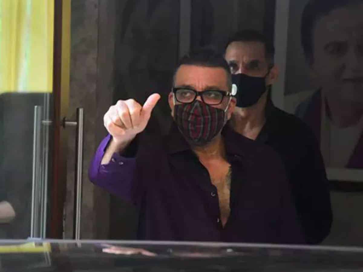 Sanjay Dutt discharged from hospital, returns home